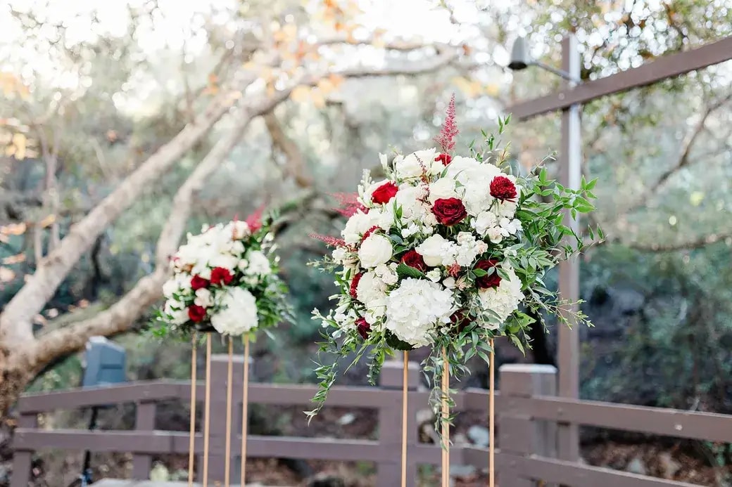 Wedding Flower Arrangements for a Stunning Winter Wedding