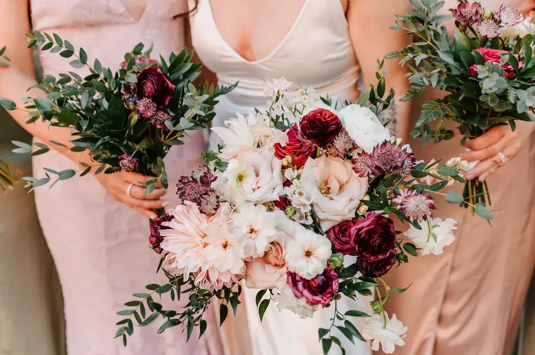 From Aisle to Reception: 18 Dazzling Wedding Floral Arrangement Ideas 