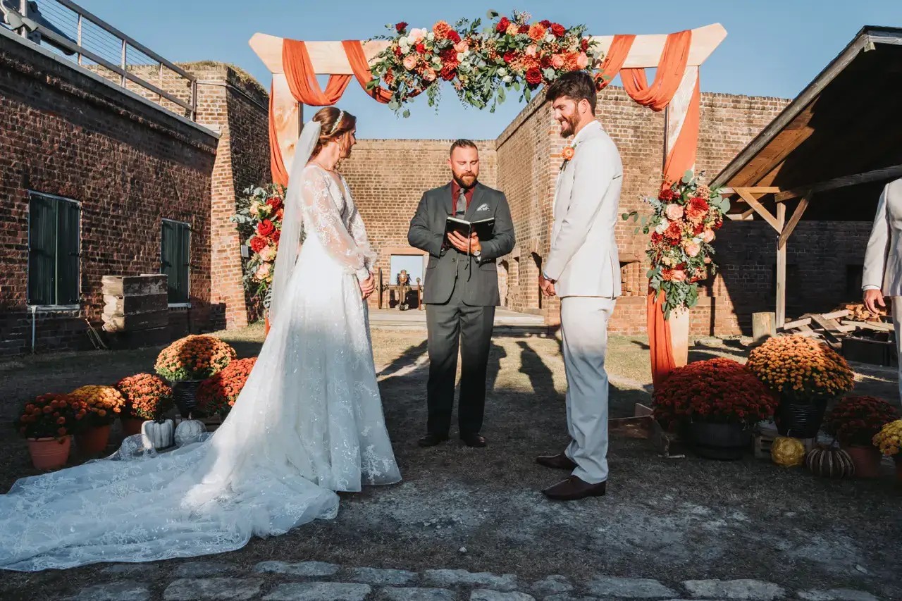 weddingflowers+savannah+ceremonyarch