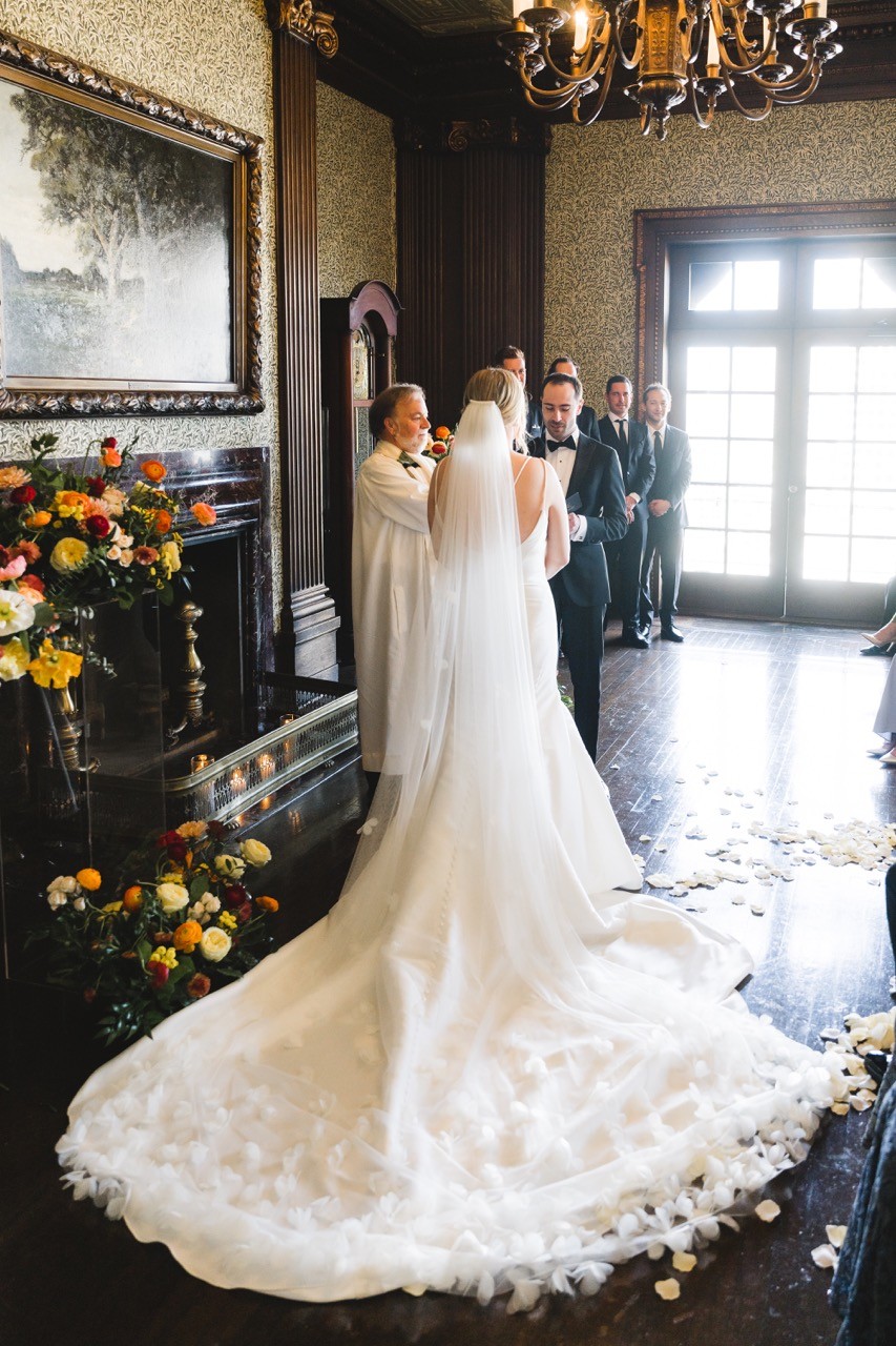 Seasonal flowers for early year weddings