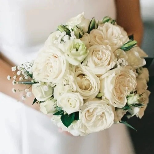 Roses are one of the best summer flowers for wedding decor